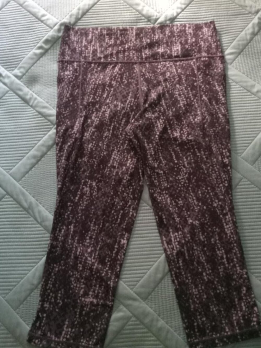 Athleta Salutation II Capri size XLT gray, black and grayish taupe.
